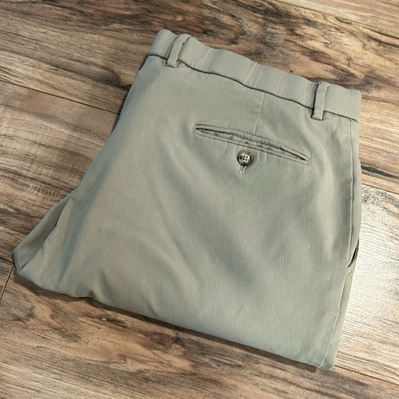 TOMMY HILFIGER skinny khakis with amazing stretch. 40x30 - Picture 4 of 4